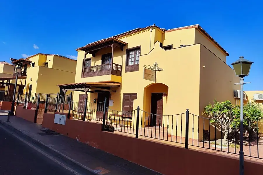 GAE Comunidades Sur office building in San Blas, Golf del Sur, Tenerife – Park Albatros community administrator
