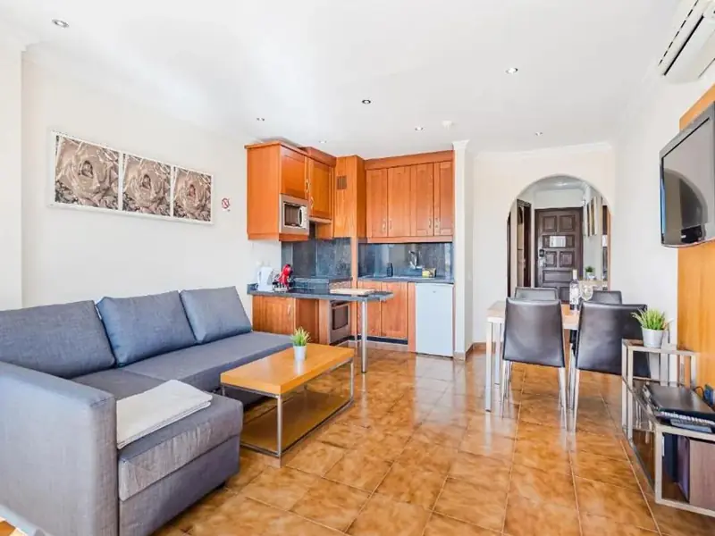 1-Bed Apt | Sea, Pool & Marina – 2