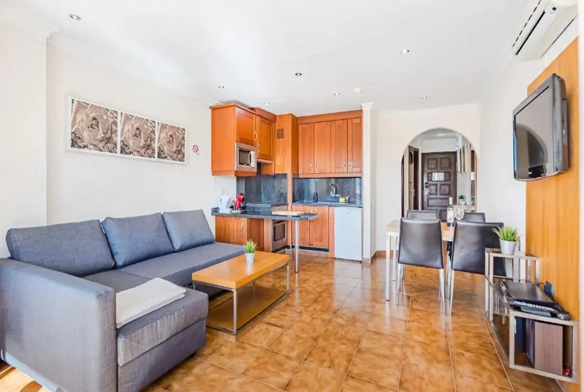 1-Bed Apt | Sea, Pool & Marina – 2