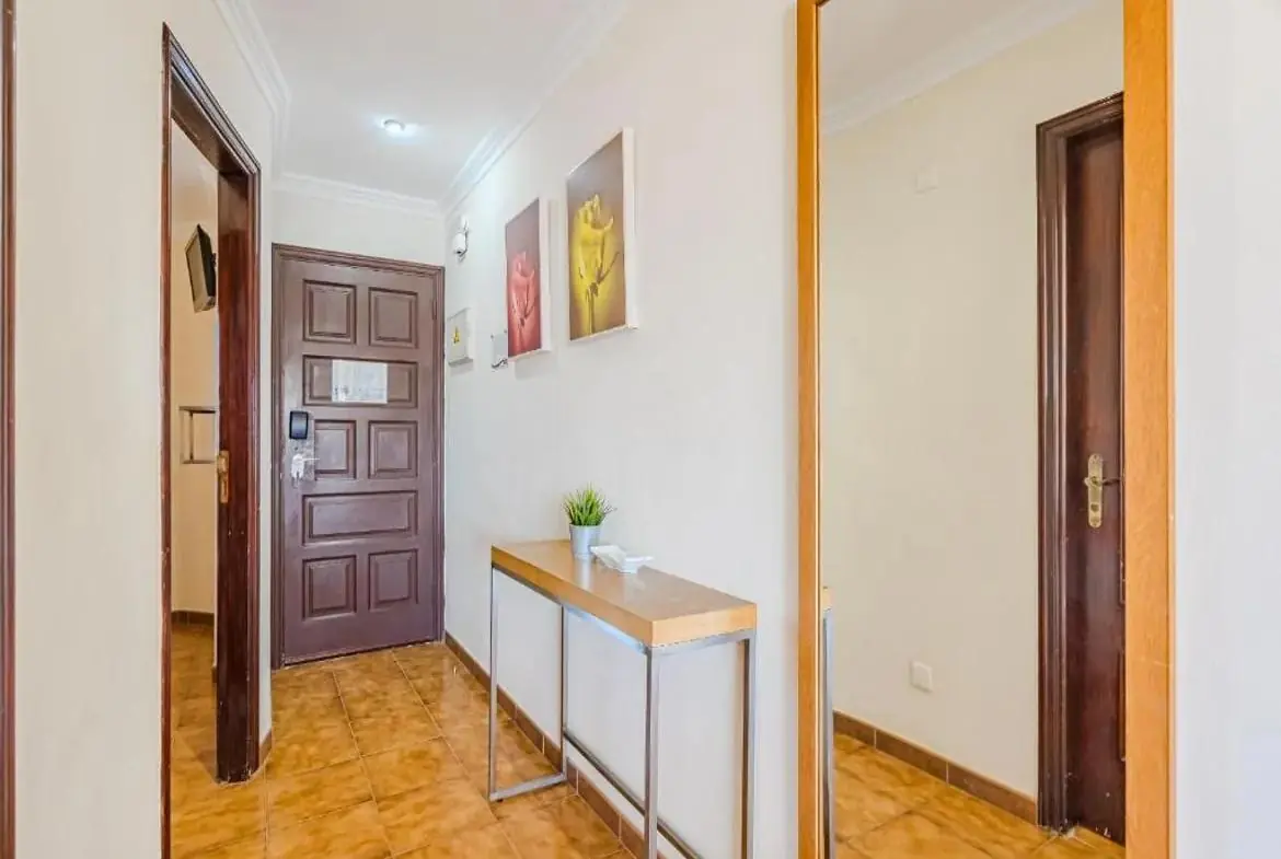 1-Bed Apt | Sea, Pool & Marina – 4