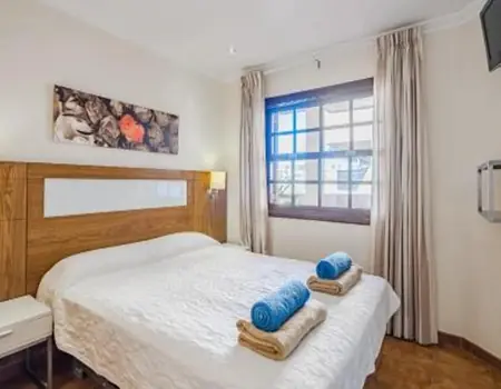 1-Bed Apt | Sea, Pool & Marina – 5