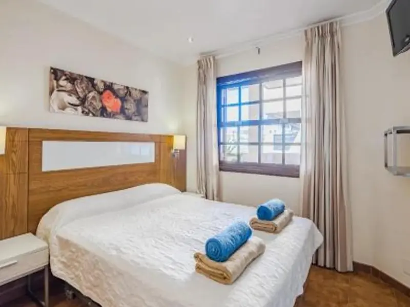 1-Bed Apt | Sea, Pool & Marina – 5