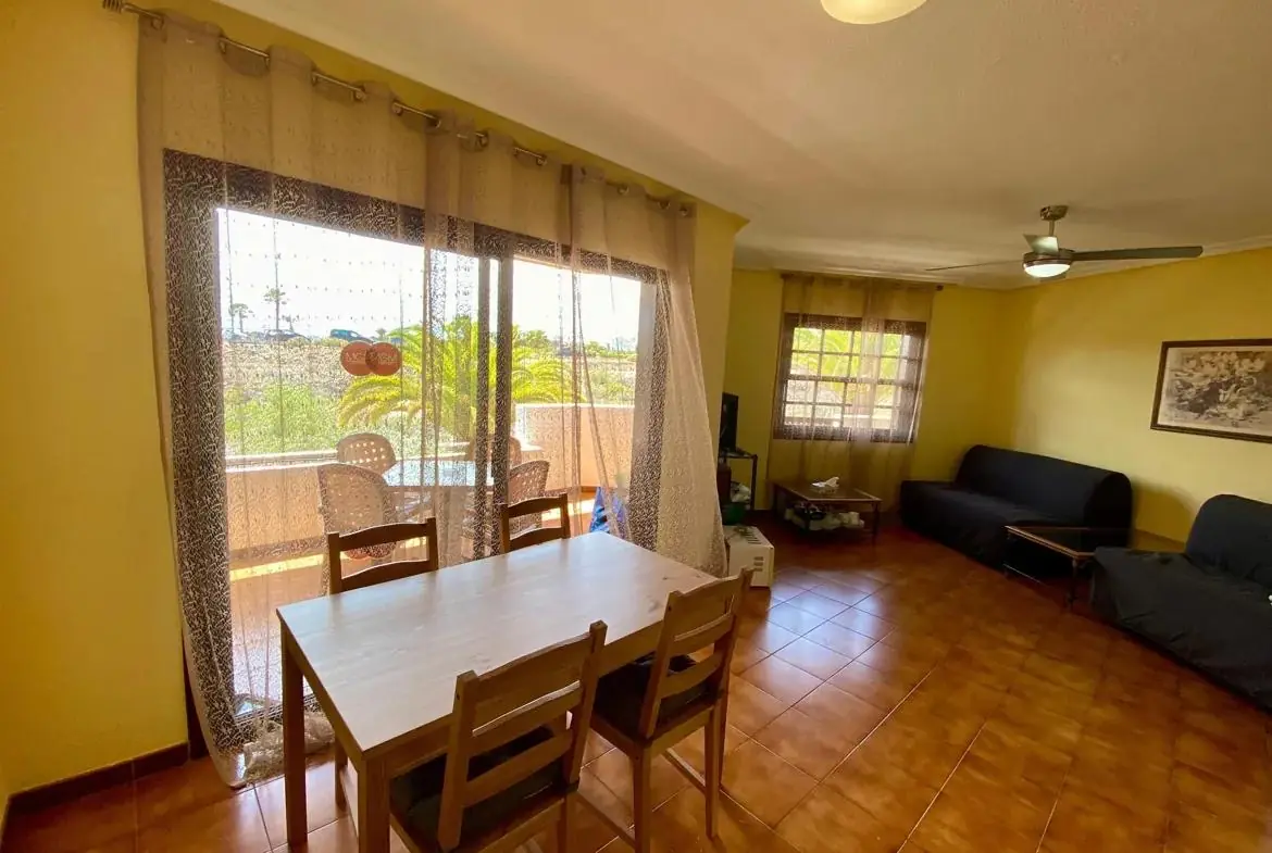 Investment Unit with 2-Bedrooms Conversion Potential – Parque Albatros