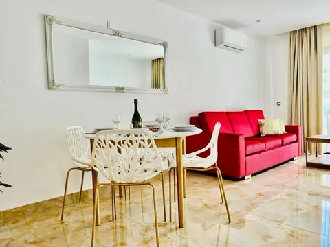2-Bed Apt | Sea Views – 8