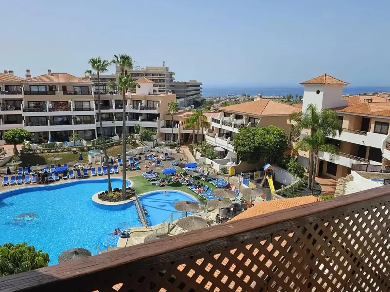 Charming 1-Bed Apt | Sea+Pool