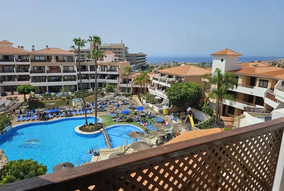 Charming 1-Bed Apt | Sea+Pool