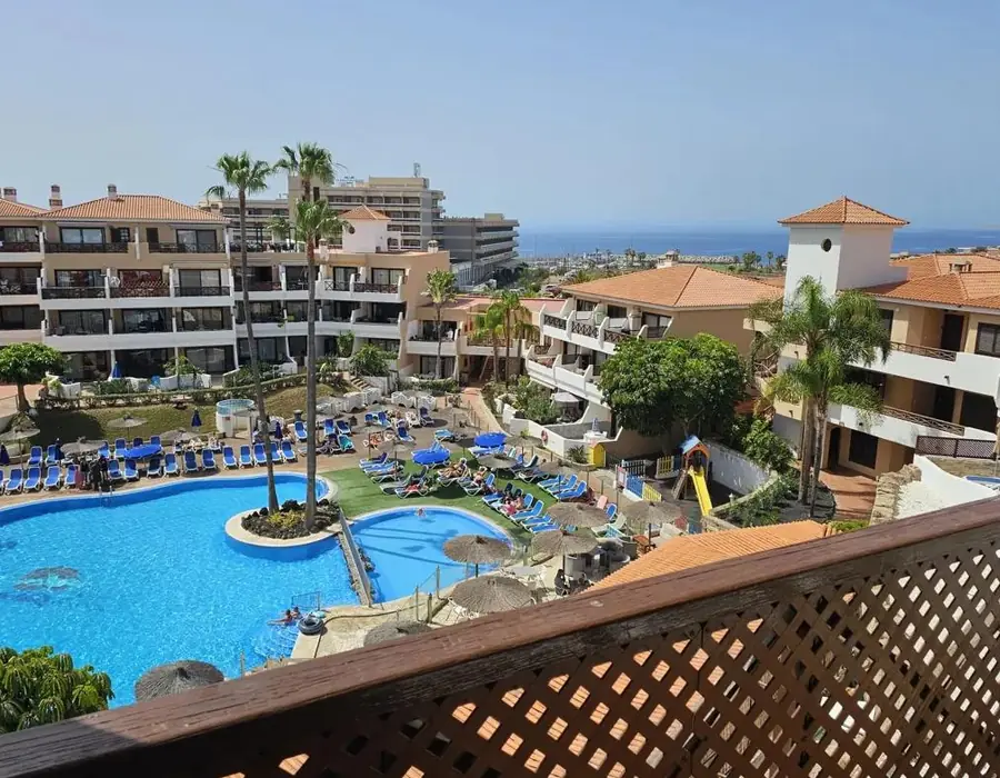 Charming 1-Bed Apt | Sea+Pool