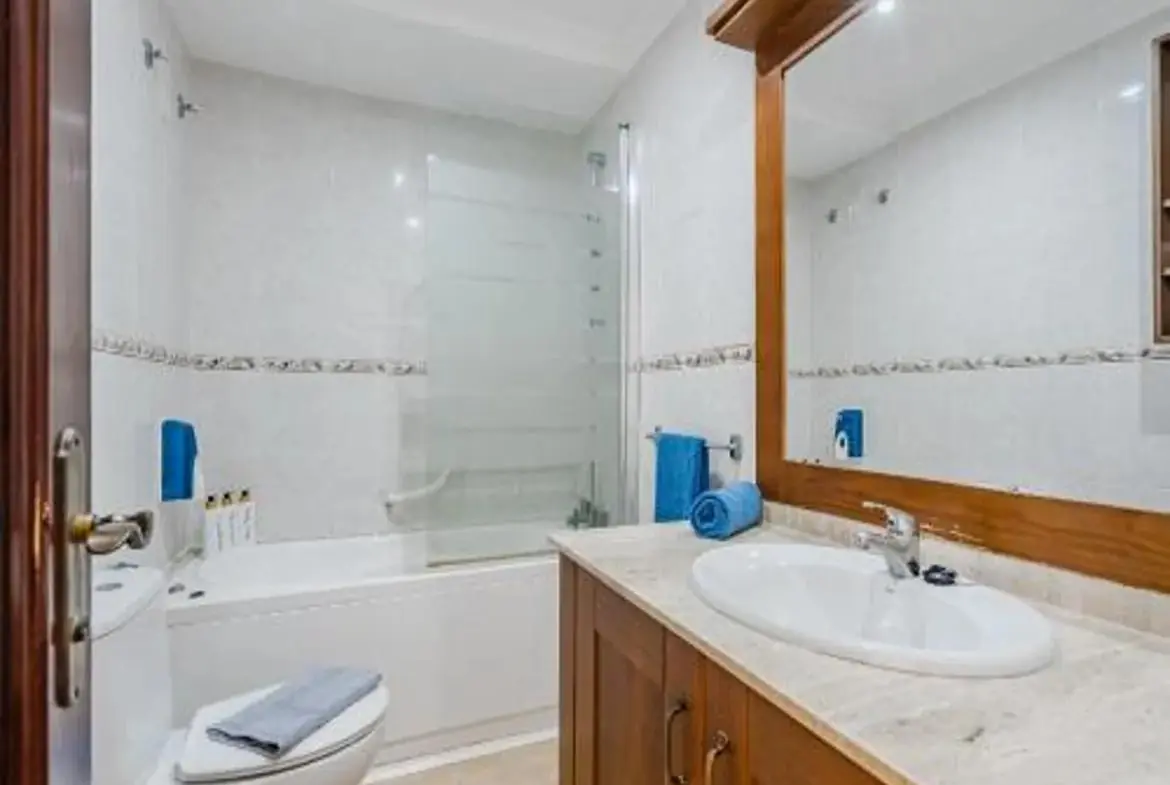 1-Bed Apt | Sea, Pool & Marina – 6