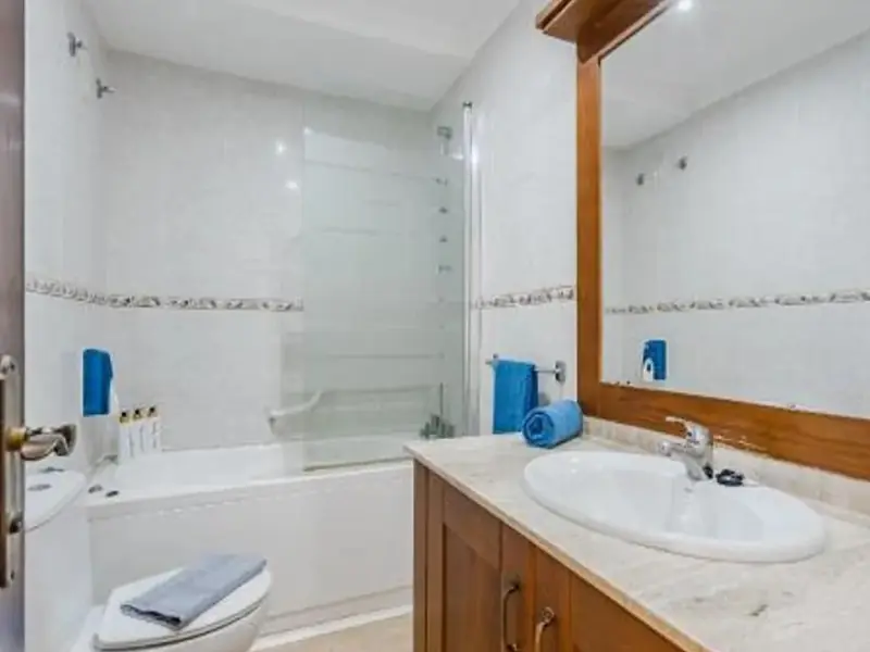 1-Bed Apt | Sea, Pool & Marina – 6