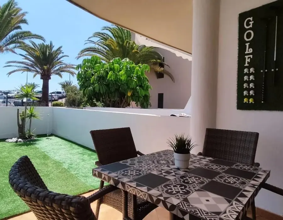 Spacious Ground-Floor Studio with Expansive Terrace – Parque Albatros, Tenerife