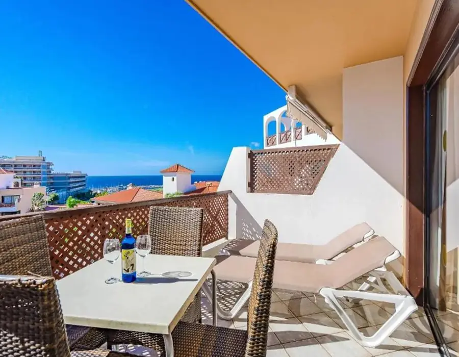 1-Bed Apt | Sea, Pool & Marina