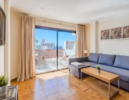 1-Bed Apt | Sea, Pool & Marina – 3