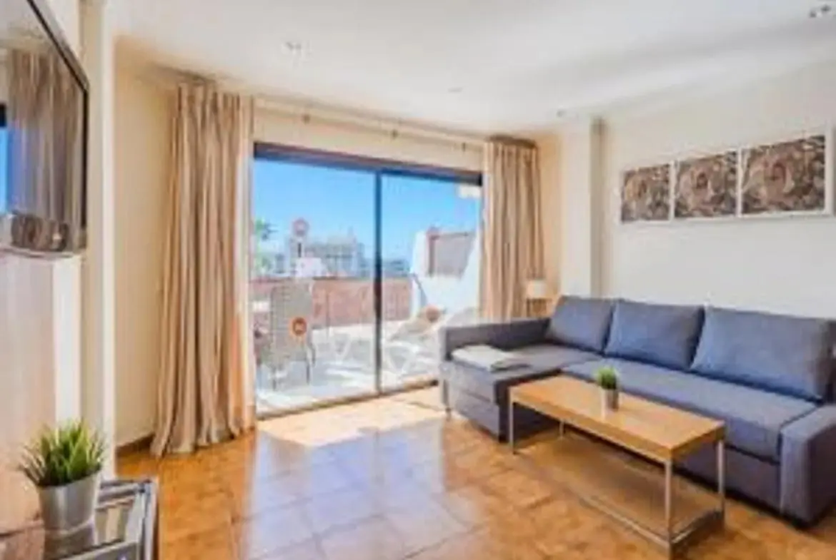 1-Bed Apt | Sea, Pool & Marina – 3