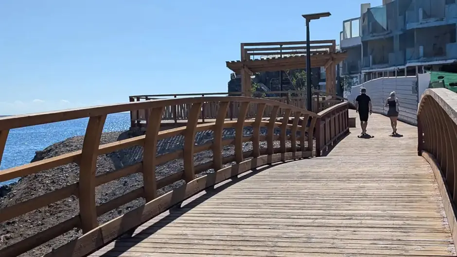 The wooden walkway section of the coastal promenade in Golf del Sur, with views of the Atlantic Ocean