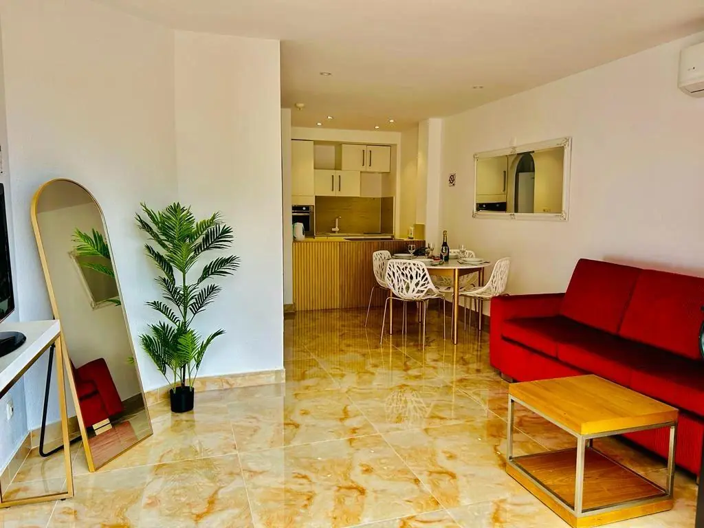 2-Bed Apt | Sea Views – 2