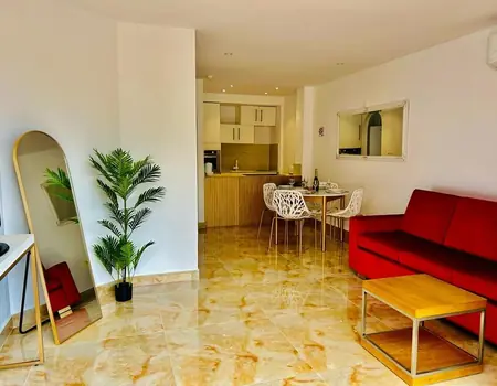 2-Bed Apt | Sea Views – 2