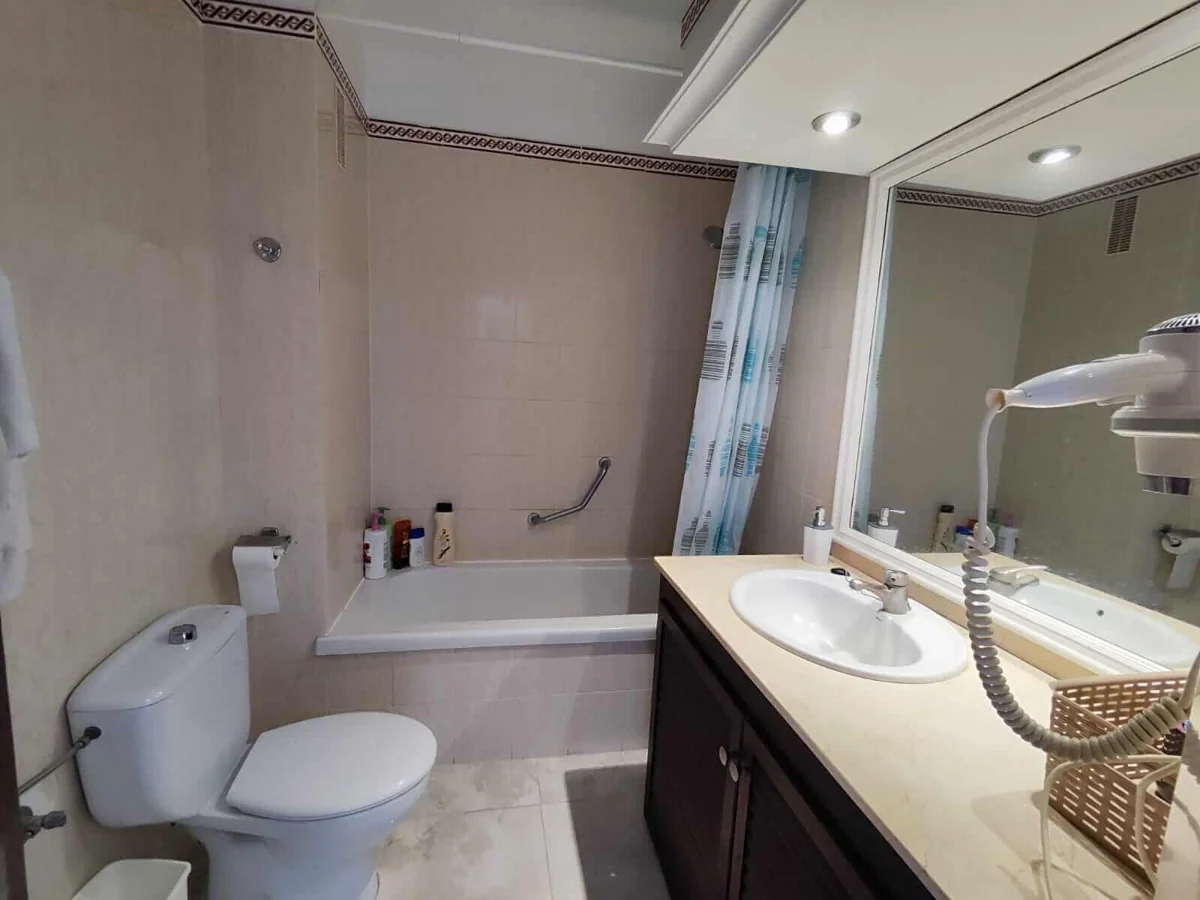 Modern bathroom with bathtub and white fixtures